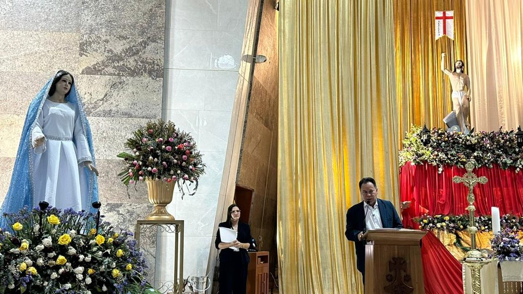 URestitucion's tweet photo. La @URT, Territorial Norte de Santander, a través de su director @Mauriciocaj acompañó la eucaristía y el acto simbólico por el Día Nacional de la Memoria y la Solidaridad con las Víctimas, liderado por la Gobernación.

Durante la jornada se entregaron rosas, cofres y velas como símbolos de memoria y esperanza. También participaron entidades del SNARIV, reafirmando el compromiso con las víctimas y la no repetición. 🕊️