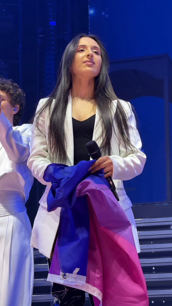 morgane_demi's tweet image. Un soir un drapeau 🫶🌈 
#staracademy #staractour #ambre