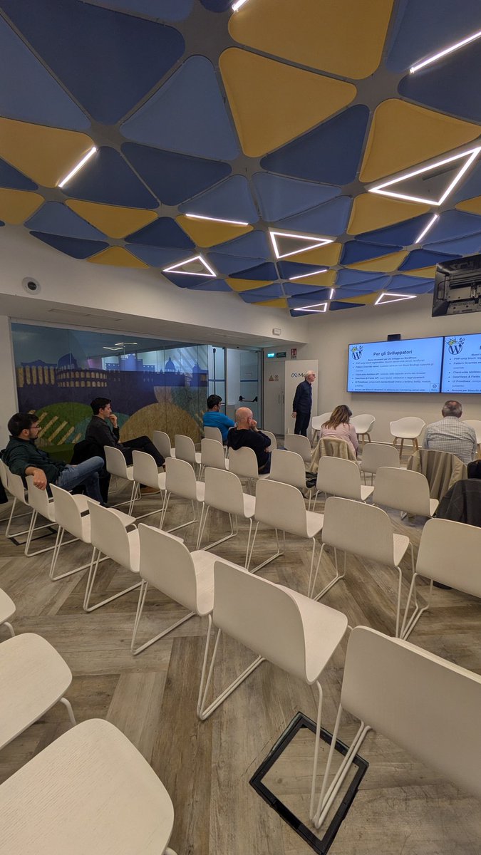 roma_wordpress's tweet photo. L'incontro di oggi del Meetup WordPress di Roma, l'argomento del giorno è stato WordPress 7 🧐 https://t.co/wJAW3SmEFj