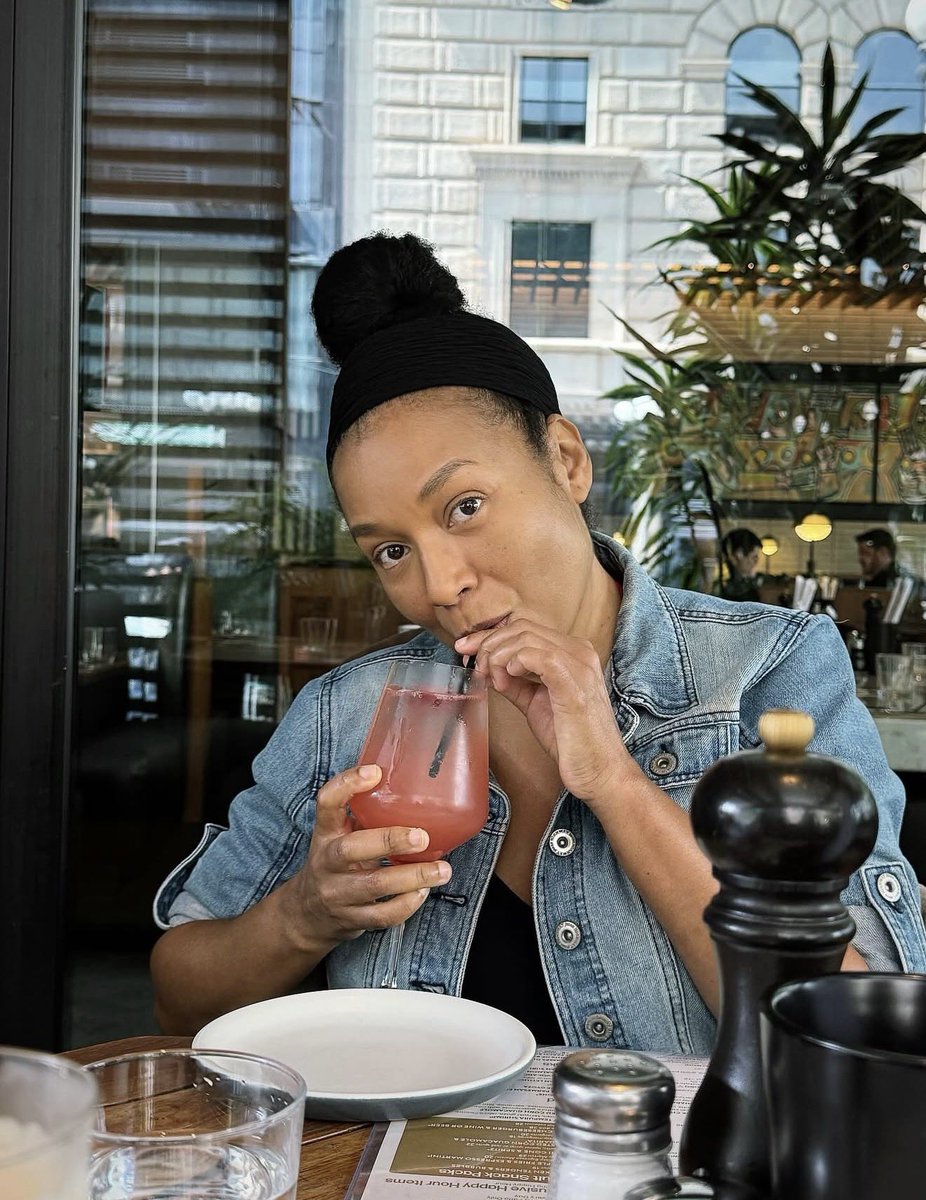 KarenShevaEva's tweet photo. Fridays, amirite?🍹☀️ With my @ChristosAaron 💋
#lettingloose #happyfriday #meandmymocktail #tgif #yamas https://t.co/cbDlbv3wTJ