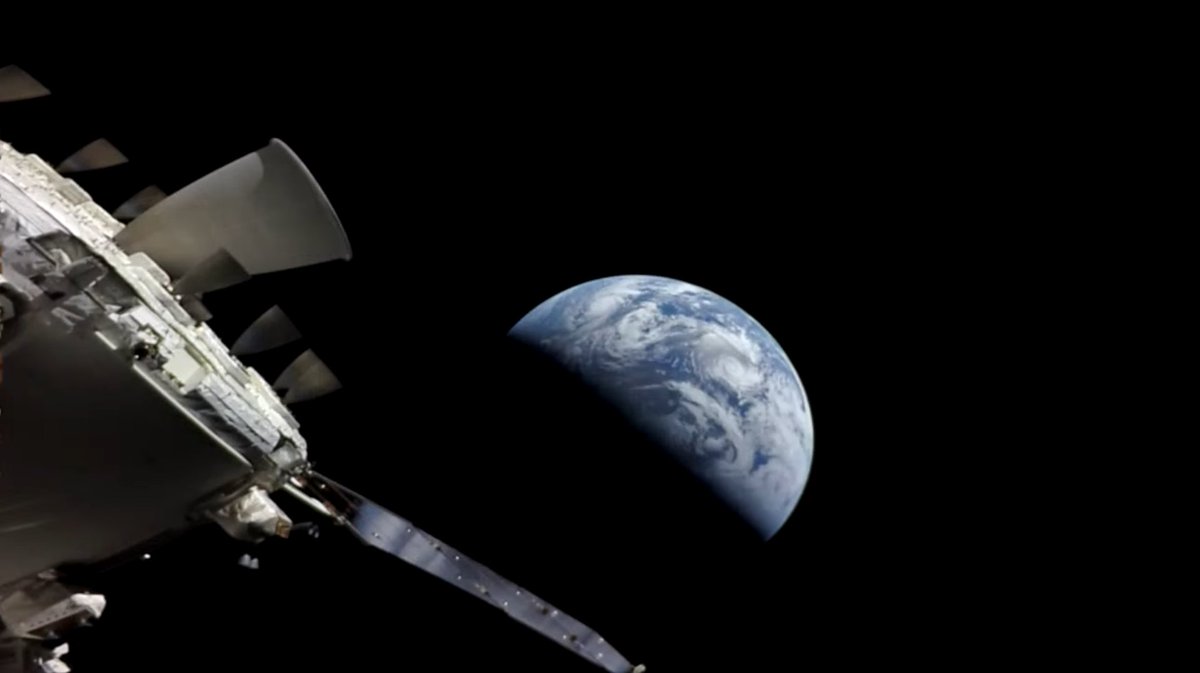 FloSpacenerd's tweet image. #ArtemisII nähert sich der Erde 👀

Gegen 02:07 Uhr MESZ soll die #Orion-Kapsel „Integrity“ mit ihrer Crew vor der Küste von San Diego im Pazifik wassern.

Hier ein Überblick über die nächsten Stunden ⬇️

01:33 Uhr MESZ:
Orion trennt sich vom Servicemodul (ESM) und legt dabei den