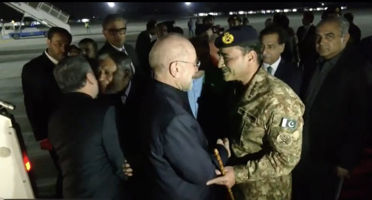 ایرانی وفد امن مذاکرات میں شرکت کیلئے اسلام آباد پہنچ گیا ،فیلڈ مارشل عاصم منیر اور نائب وزیر اعظم اسحاق ڈار نے ایرانی وفد کا استقبال کیا، ترجمان دفتر خارجہ
<a href="/OfficialDGISPR/">DG ISPR</a> <a href="/Dukhtar_B/">Dukhtar-E-Balochistan🇵🇰</a> <a href="/DGPR_PAF/">DGPR (AIR FORCE)</a> <a href="/dgprPaknavy/">DGPR (Navy)</a> <a href="/DG1SPR/">DG ISPR</a> <a href="/ISITighers/">ISI</a>