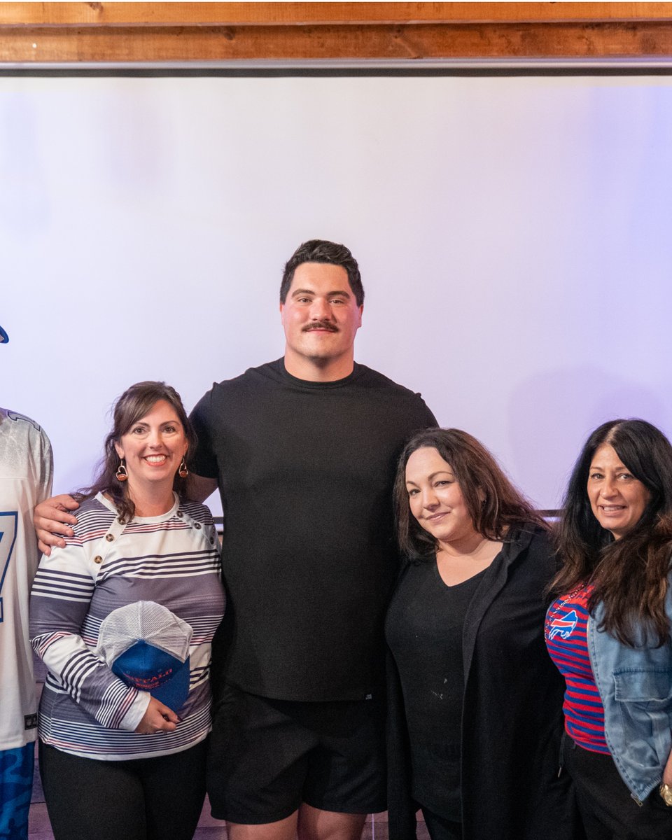 Buffalo Under The Helmet tweet media