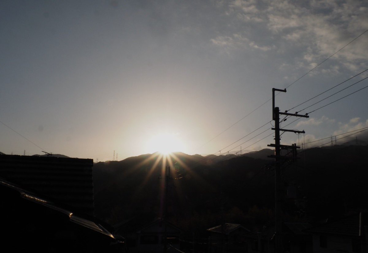 SmS2N4HBEDaWSKt's tweet image. 山からの日の出は6時24分

お日様🔅🔆ポカポカ照らしてますね

 #日の出
 #いまそら