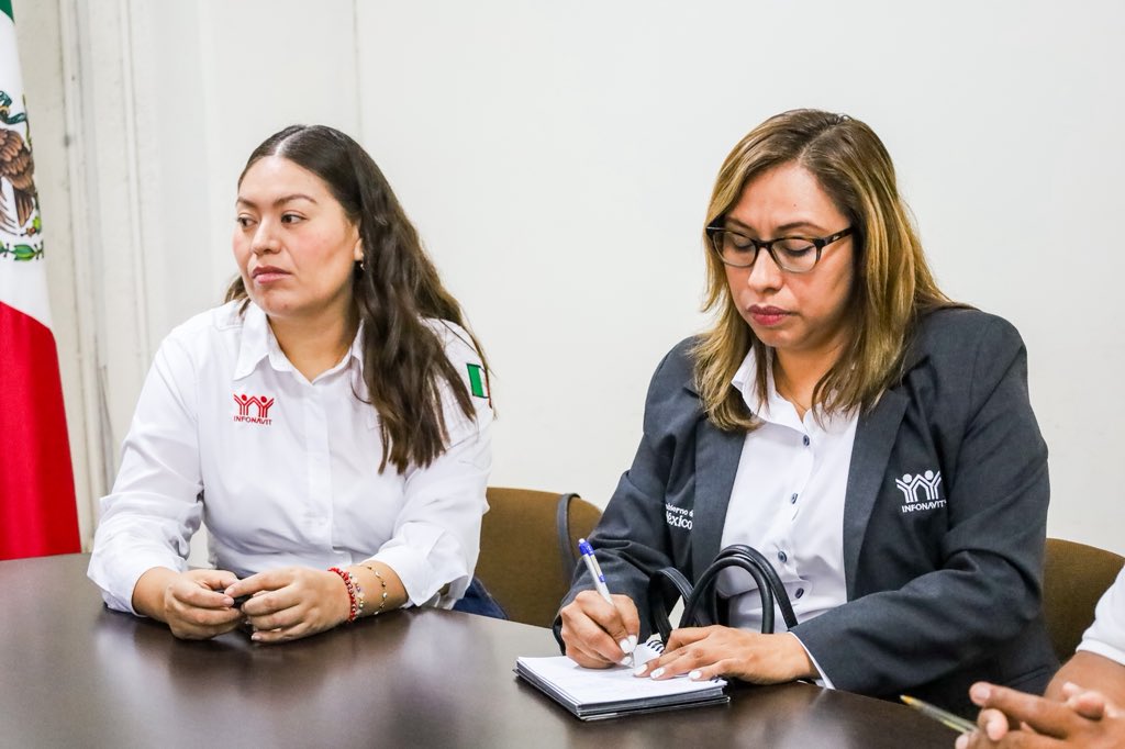 Catastro_GobOax's tweet photo. En representación del director general Mtro. @Gil_MG, el jefe de la Unidad Jurídica Héctor Pérez Esteban, sostuvo una importante reunión con representantes del #INFONAVIT delegación Oaxaca y con la notaria pública Nº 97, Rosa Lizbeth Caña, https://t.co/iNeltNmIuD
