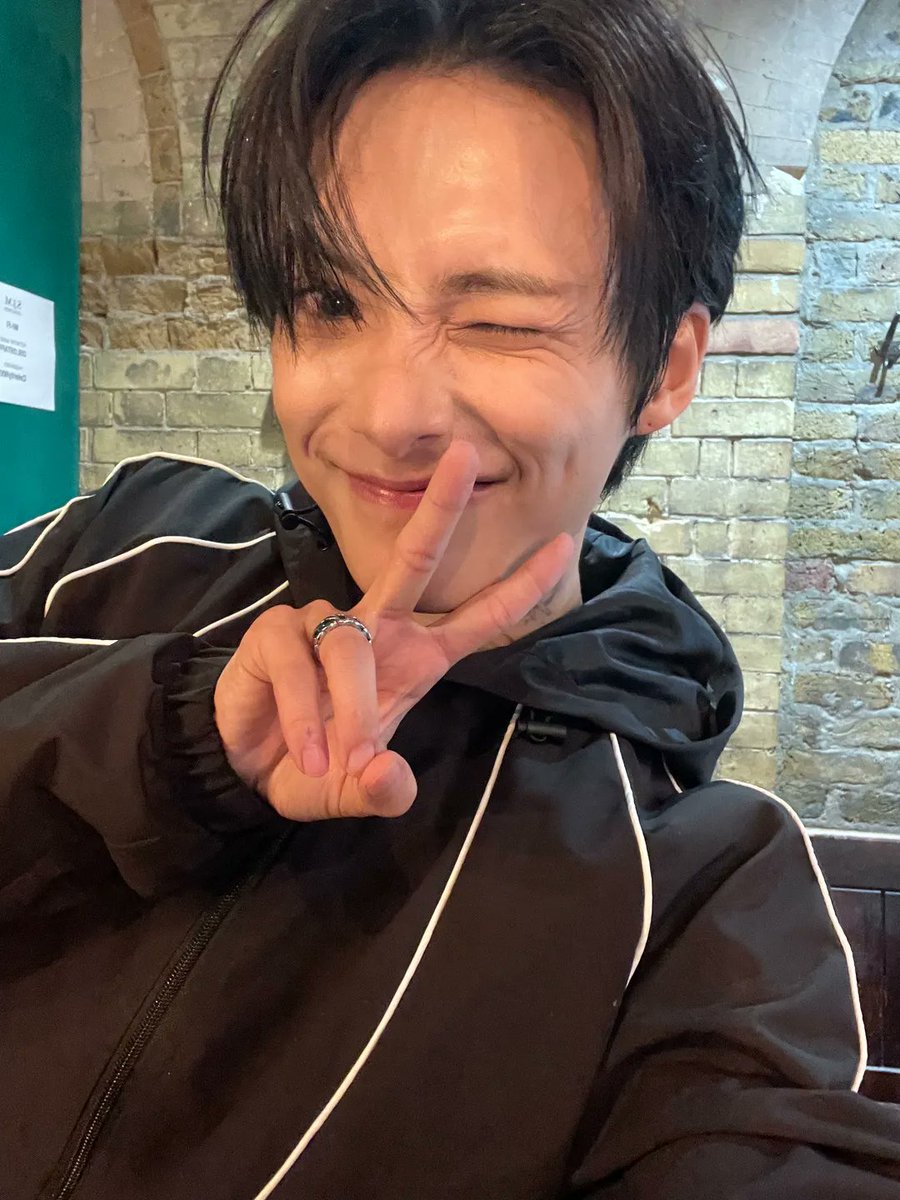 PJH_Updates's tweet photo. [💌] - JUNHEE official LıNC update ♥️ 
(10:35pm BST)

"Today was very very touching, just bursting with happiness" 

#JUNHEE #준희 #박준희 #ジュンヒ #ParkJunhee #ACE #에이스 https://t.co/80oSNuXRA5