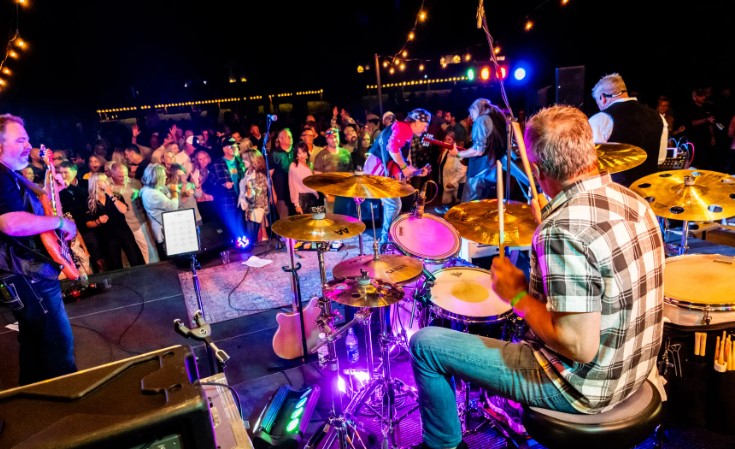 🎸 Weekend of Rock
Fri: Led Zeppelin tribute
Sat: Tom Petty tribute
From Stairway to Heaven → Runnin’ Down a Dream 🔥
And the waiting? Not the hardest part 😏
8:30PM both nights
🔗 bit.ly/3Q5ehOE
#ClearwaterCasino #LiveMusic #ClassicRock