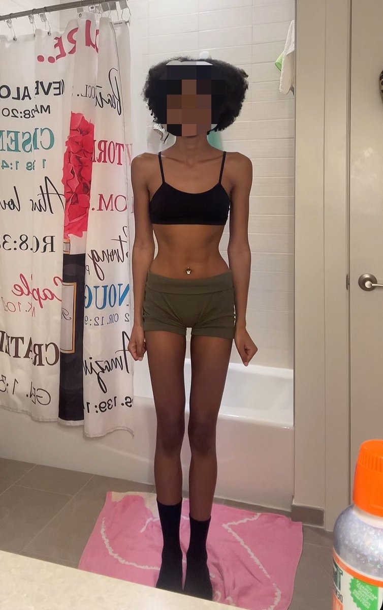 mia293049357490's tweet image. short torso long legs final boss #edtwt