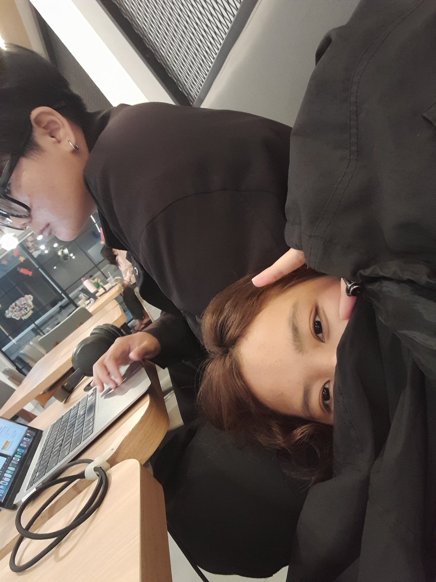 jeyourbee's tweet photo. istriku mengerjakan skripsi sampai subuh huft, aku hanya mengerjakan jepang https://t.co/fUMXkPF44t