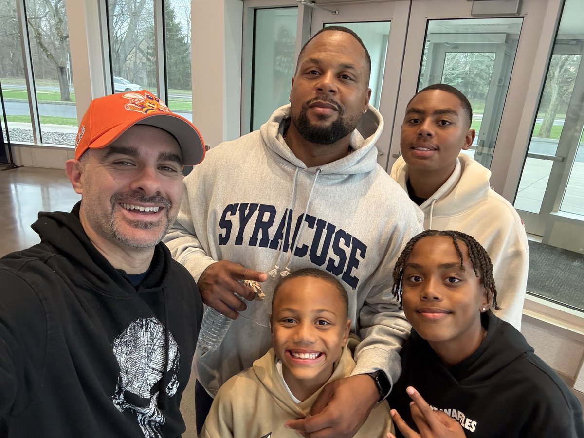 CallDT's tweet image. What a BLESSING seeing Syracuse Orange DL alum Deon Goggins &amp;amp; his boys here at the Performance Center at Syracuse University. 

GOD is GREAT!! 🍊🏈

#Syracuse #collegefootball #sports #Cuse #OrangeNation @D13SEL_G
