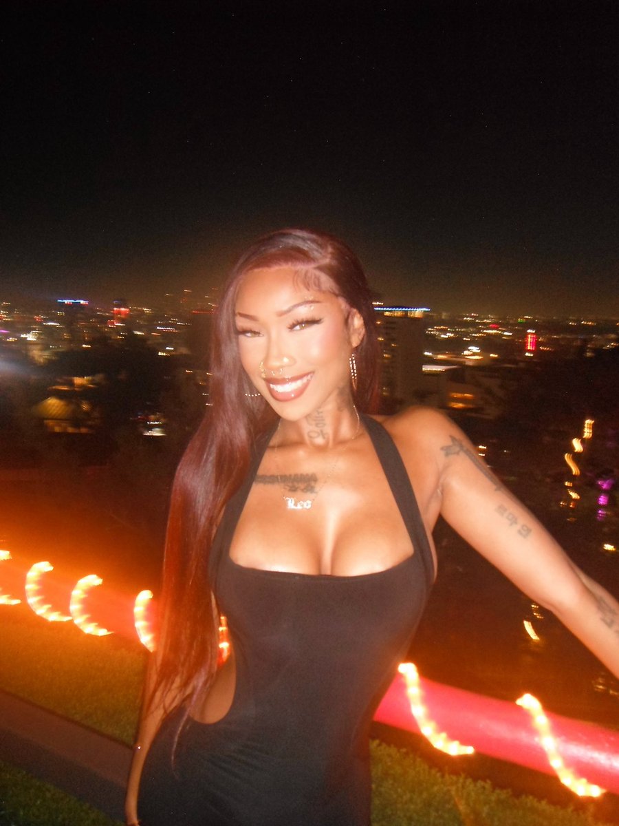 Nana Reckless ♌️ tweet media