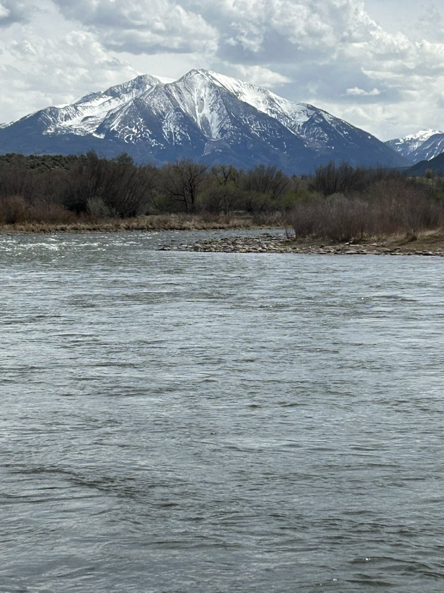ArizonaKami's tweet photo. Mt Sopris with too little snow https://t.co/c6ftjjR8fO
