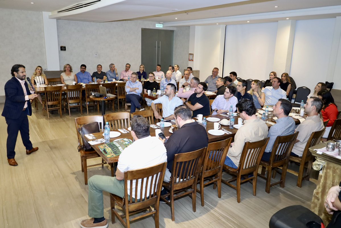 DelValleColosio's tweet image. En #Hermosillo y todo #Sonora, el desarrollo lo construimos en equipo. 🤝

Por eso compartimos un espacio muy importante con empresarias y empresarios locales, en la plática “Entorno de riesgos y oportunidades para #México en la nueva geopolítica”, impartida por mi amigo Marcos