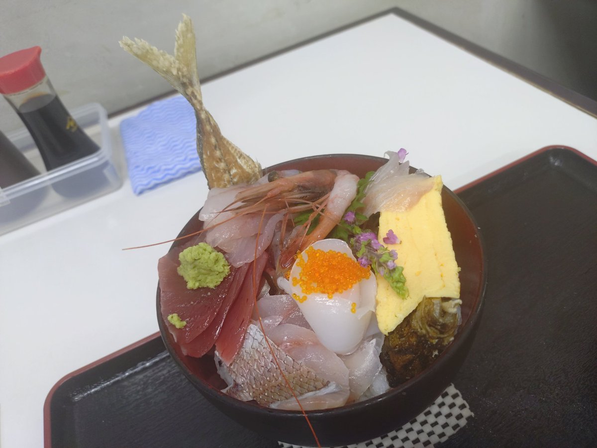 ffa7a33bccfa420's tweet photo. 海鮮丼うまうま https://t.co/6jDwYzGxV8