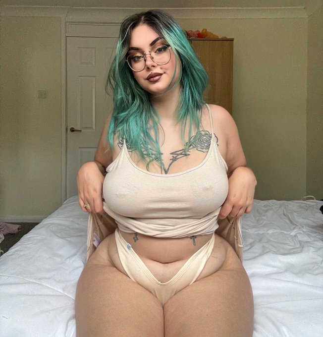 ♡ 𝕷𝖎𝖑𝖎𝖙𝖍 𝕮𝖍𝖆𝖓 ♡ 18+ - Curvy girls.. yay or nay? https://t.co/1pgq6RhcYQ