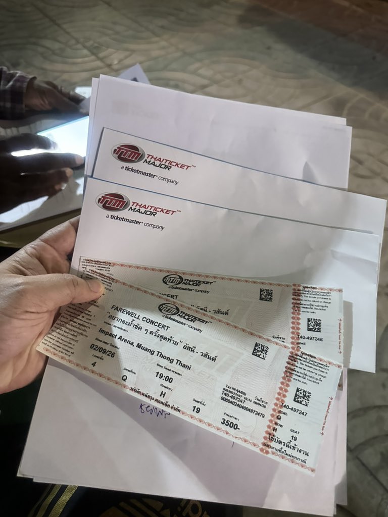khanun20's tweet photo. 🙏🙏 เพื่อนๆ มี สนใจแลกที่นั่งรอบ 2 ก.ย. 2569 ของ FAREWELL CONCERT อัสนี-วสันต์ 

จากบัตรที่ถืออยู่: Zone Q  D9 , H19 ราคา 3500 แลก กับ

•H 18 H20 แลกกับ D9

หรือ

•D8, D10 แลกกับ H19

ได้นั่งติดๆ กันครับ 🙏🙏😊😊 #FAREWELLCONCERTอัสนีวสันต์ #แลกบัตรอัสนีวสันต์ #แลกที่นั่ง2กย https://t.co/yjLP6q9BpS