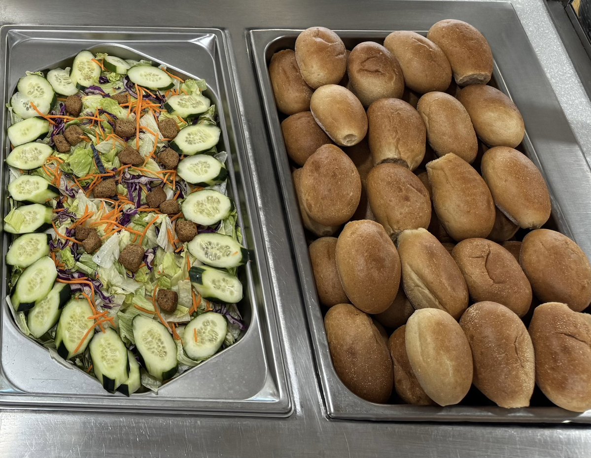 maschiofood's tweet image. Fridays are the MAC to my CHEESE! Thank you Chef Alex, Chef Joe, and Hillers team for the awesome Mac &amp;amp; Cheese Bar! #schoollunchrocks #macandcheese #chef #cheesy #tgif