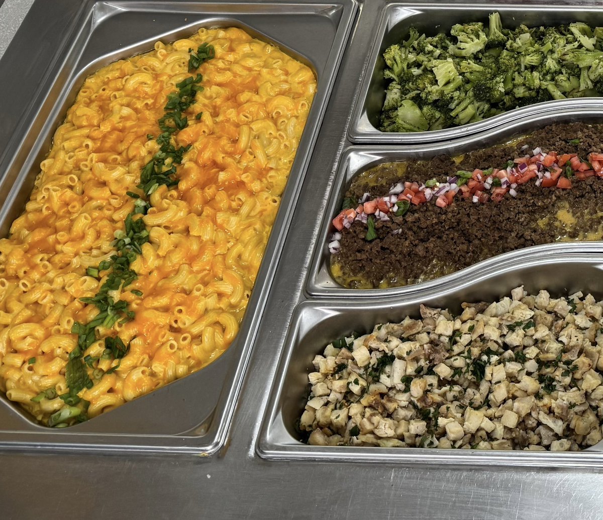 maschiofood's tweet image. Fridays are the MAC to my CHEESE! Thank you Chef Alex, Chef Joe, and Hillers team for the awesome Mac &amp;amp; Cheese Bar! #schoollunchrocks #macandcheese #chef #cheesy #tgif
