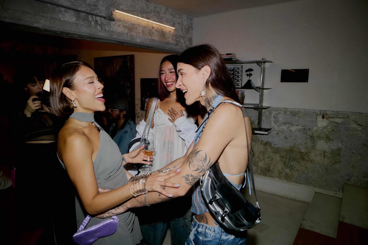 GuapisData's tweet photo. Guapis, @lizethselene y @dannajustdanna ayer en la listening session del nuevo EP de Danna “Lucid Dreams”. https://t.co/XmIdEqngDc