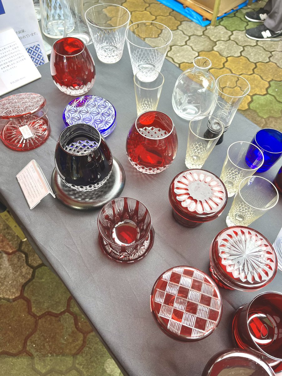 sumida_glass_'s tweet photo. 🌸すみだガラス市出展ブース紹介🌸
◎廣田硝子◎
廣田硝子は1899年に東京で創業。廣田硝子は、創業より社に伝わる貴重なデザイン資料を元に、江戸切子や吹き硝子など脈々と受け継がれる手仕事による伝統的製造を継承し、 現代のインテリアに調和するプロダクトを作り続けています。 https://t.co/8N47zOilSU