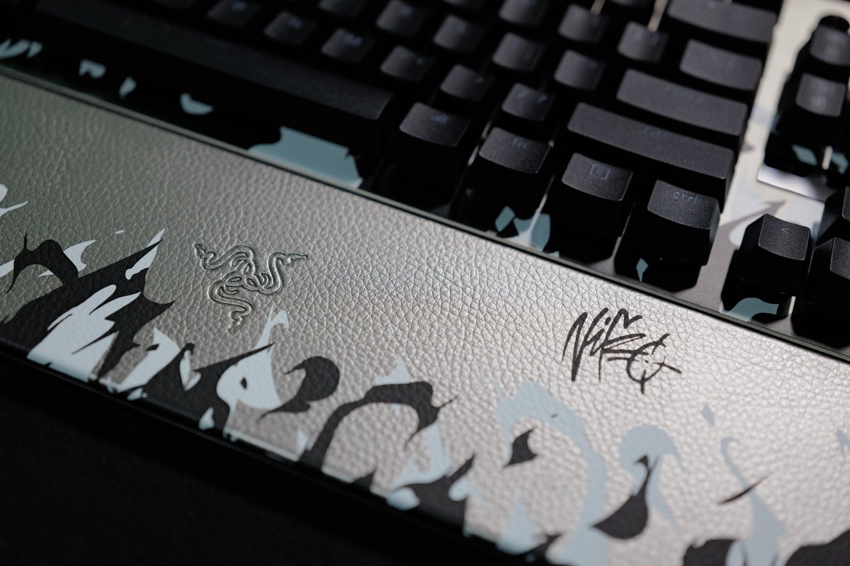 KX33様 RAZER STORE】 🐍FEEL THE FIRE🐍 『HUNTSMAN V3 PRO TKL 8KHZ - NIKO