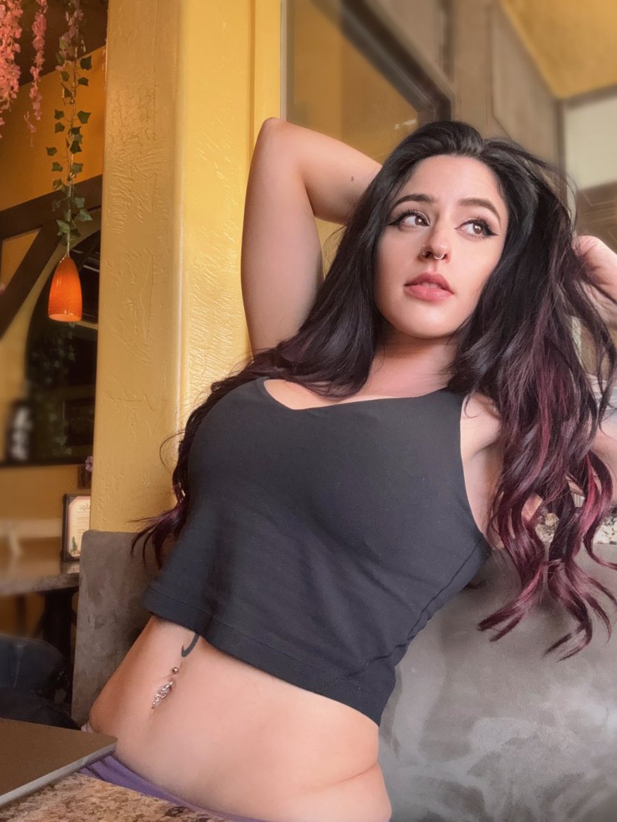 Black Rose 🖤 tweet media