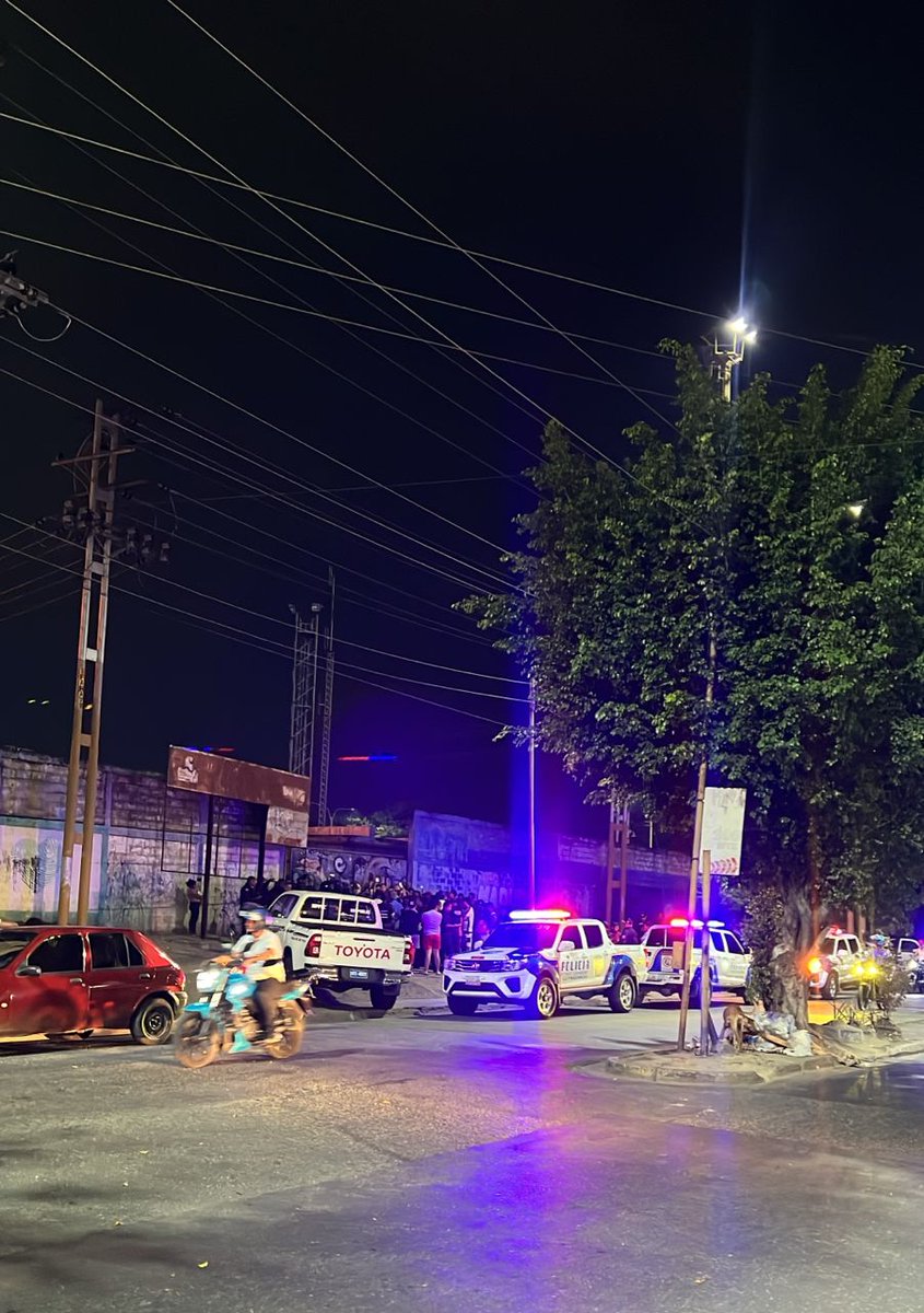 hecmirylugo's tweet image. REPORTAN Protestas al sur de #Valencia  por el  racionamiento eléctrico