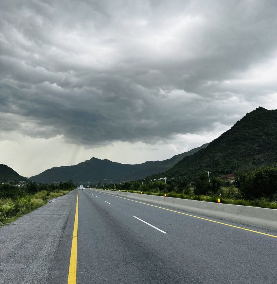 ۔

نظر آتی نہیں کچھ اپنی ہستی اپنی ہستی میں ۔

#اردو_شناس