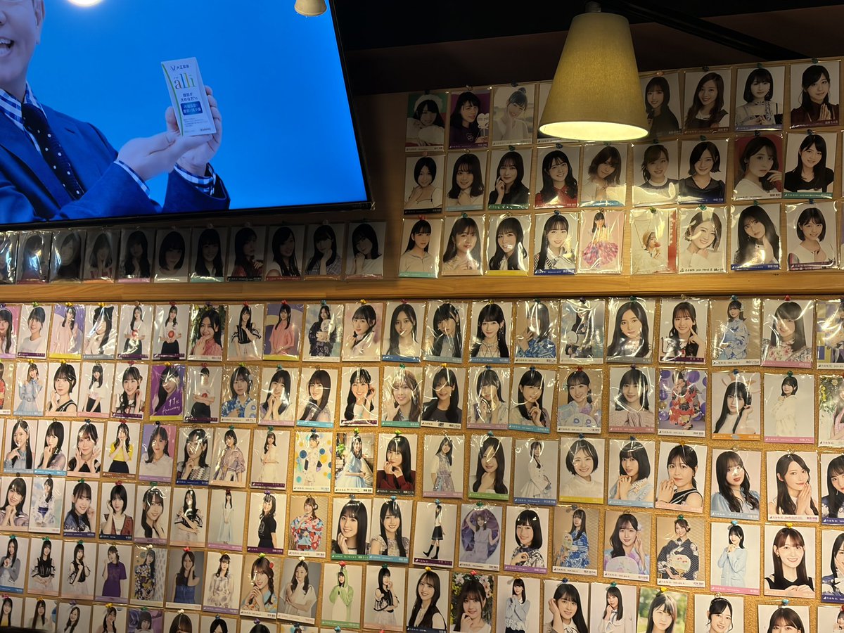 ChenMickey's tweet photo. #乃木坂まる彦らーめん
乃木神社附近的拉麵店，
店內陳列很多乃木坂的生寫
2019年在舊地點時有吃過一次
後來搬家到乃木坂是第一次吃 https://t.co/lPAfBj8nqi