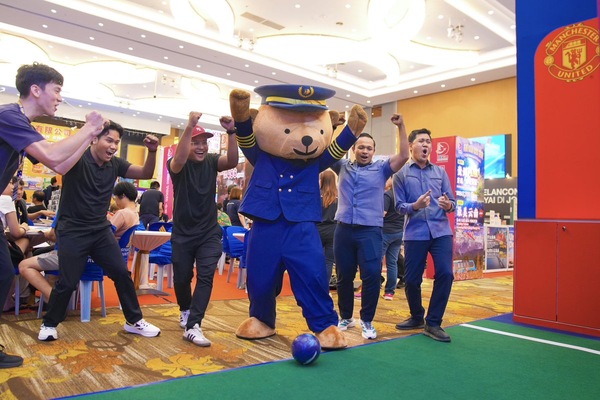 Malaysia Airlines tweet media