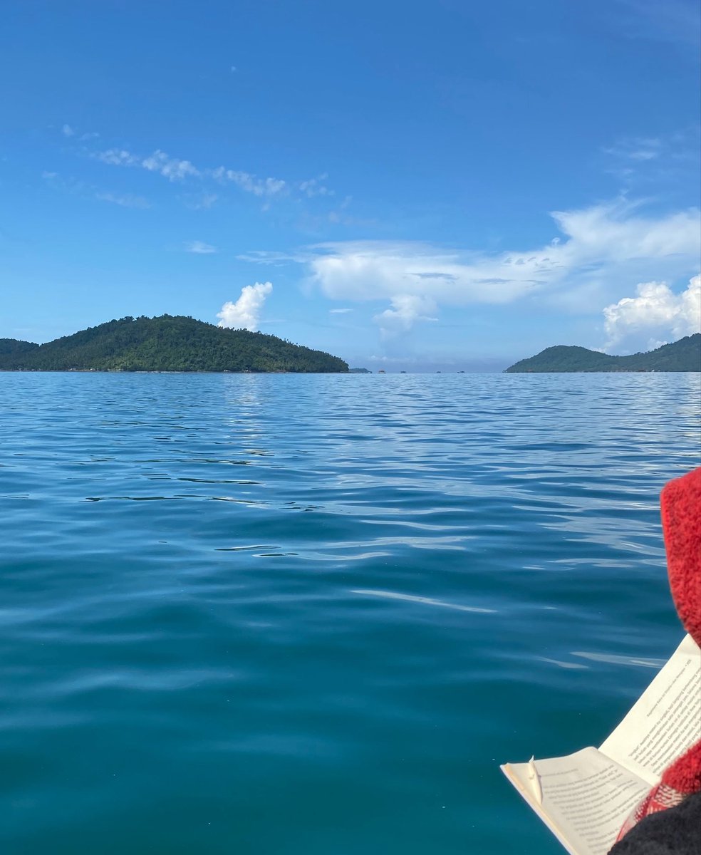 baca buku with a view✨