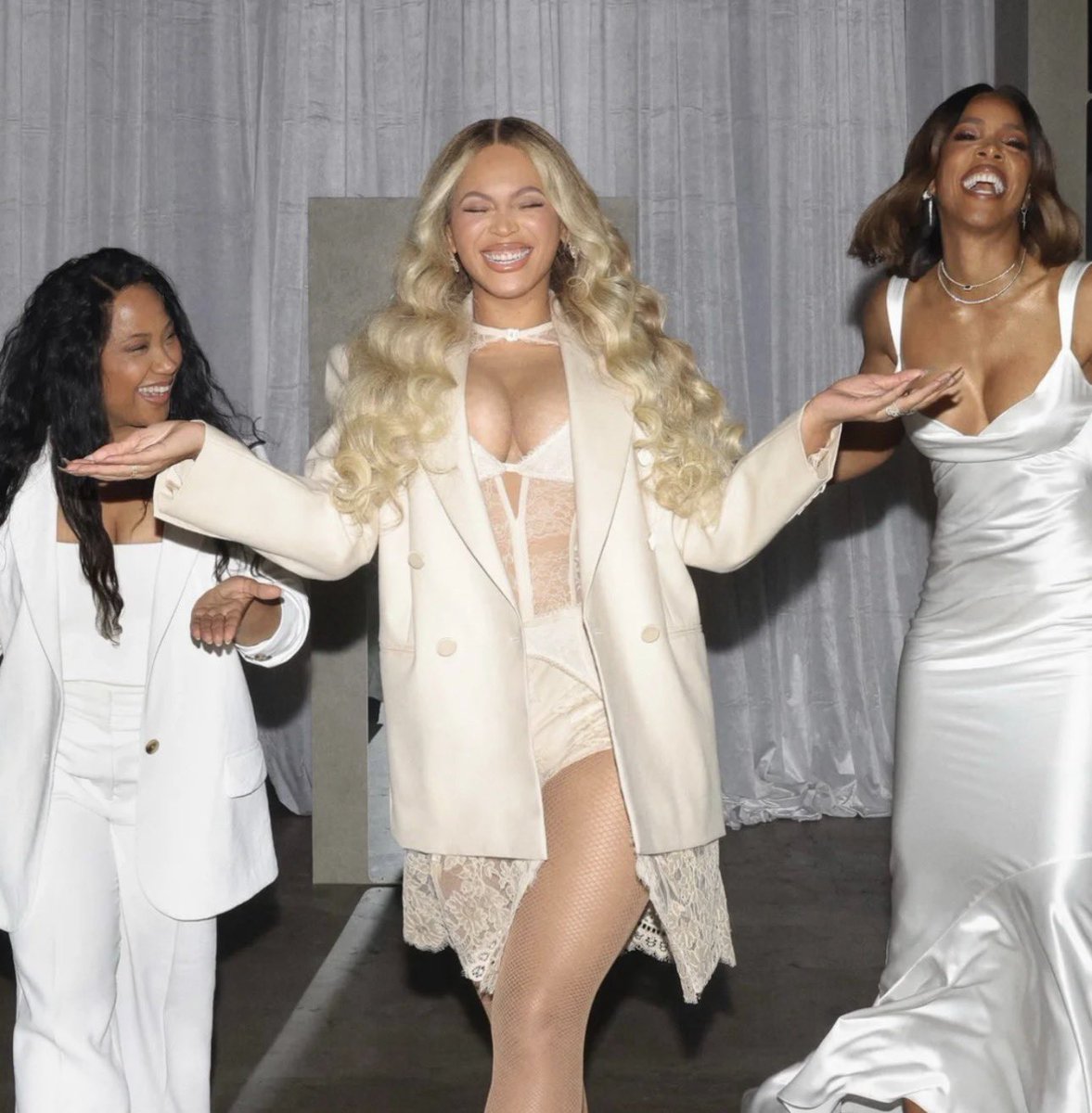 Beyoncé Access tweet media