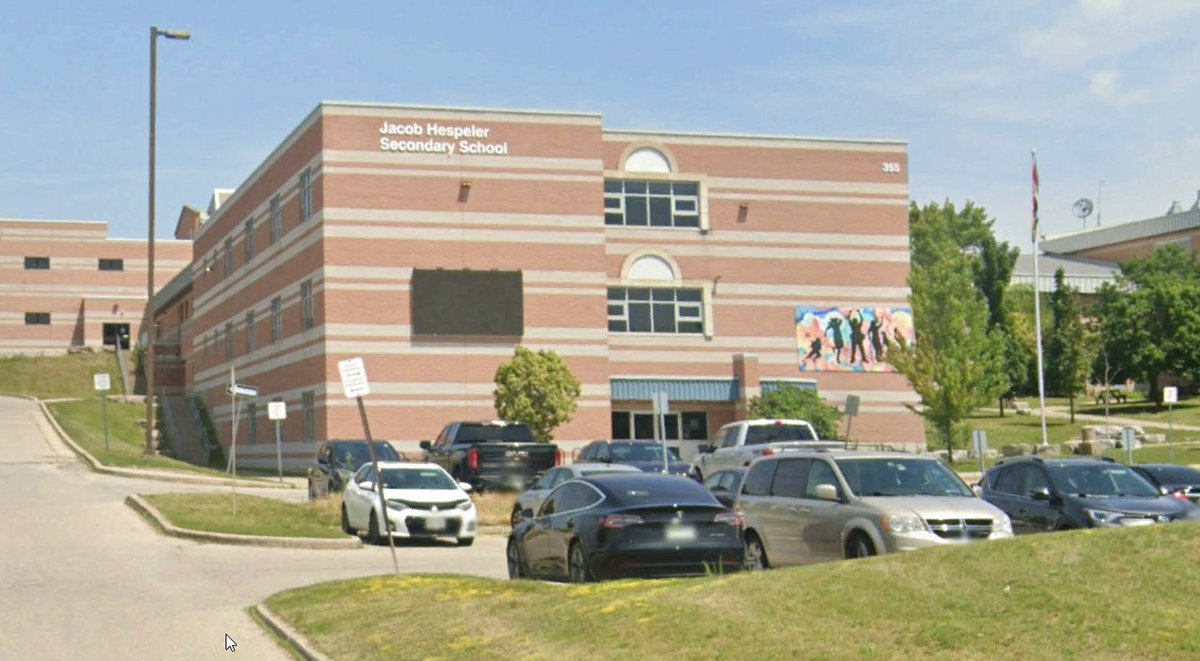 GRIFFCOMMca's tweet photo. A nice 60 minute volunteer speaker session (@BEP_WR ) at Jacob Hespeler Secondary School with Lora Wilbee head teacher of Family Studies class, we went through how to live, housing, banking, pets, health and diet post education for both further education or direct to work https://t.co/kdXdLUu5jU