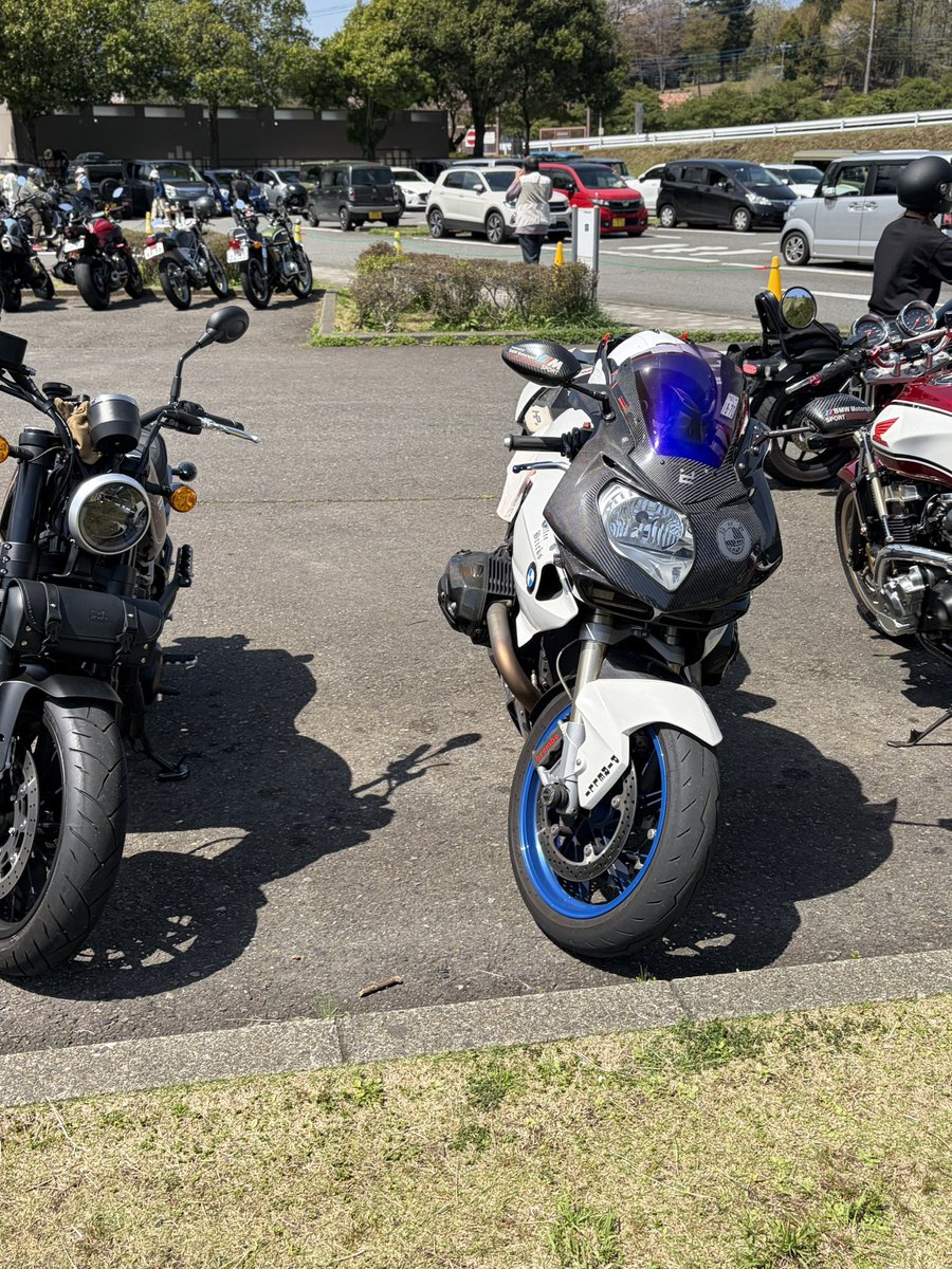 暑いくらい☀️
でも走るにはちょうどいいかも🏍️