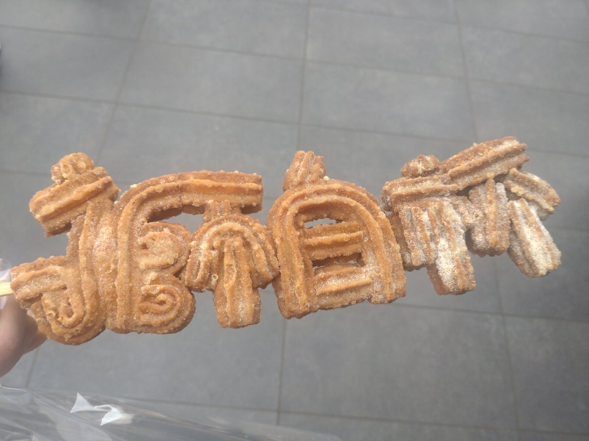 今日はここ

文字チュロスも食い終わったのでそろそろ入場
1回戦から激アツな対戦カード目白押しだから楽しみ！

#獅白杯オフライン