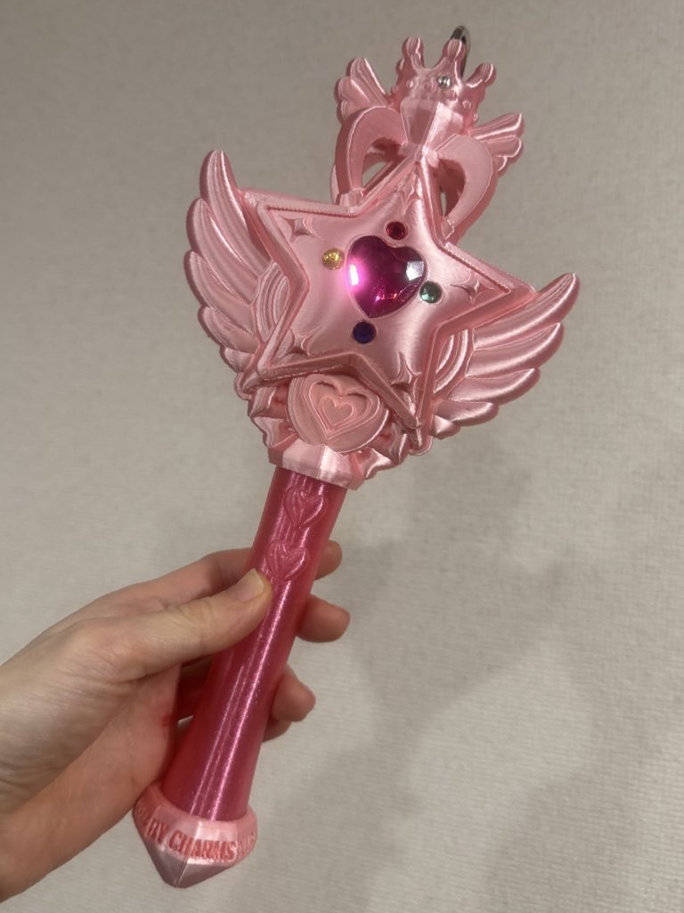 ChubbyCharmsJP's tweet photo. スマホをかざすと、リンクを送れる🪄Magical Link Wand

【【ついに販売スタート】】

オンラインショップでは、
全4カラーからお選びいただけます。

ラフォーレ原宿 @aitokyouki では、
現在ピンクとラメホワイトをご用意しています。
明日4/12(日)には全色入荷予定です✨※数量限定 https://t.co/ktk1xBcTwY