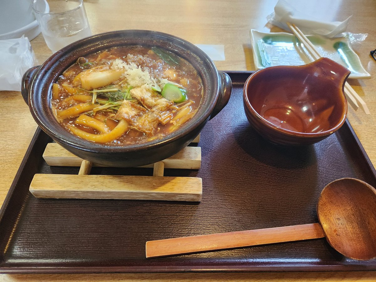 akaneakane03's tweet photo. お昼は伊勢味噌煮込みうどん、海老手巻(小)　　#めん処政成 https://t.co/wyaIofiMSs