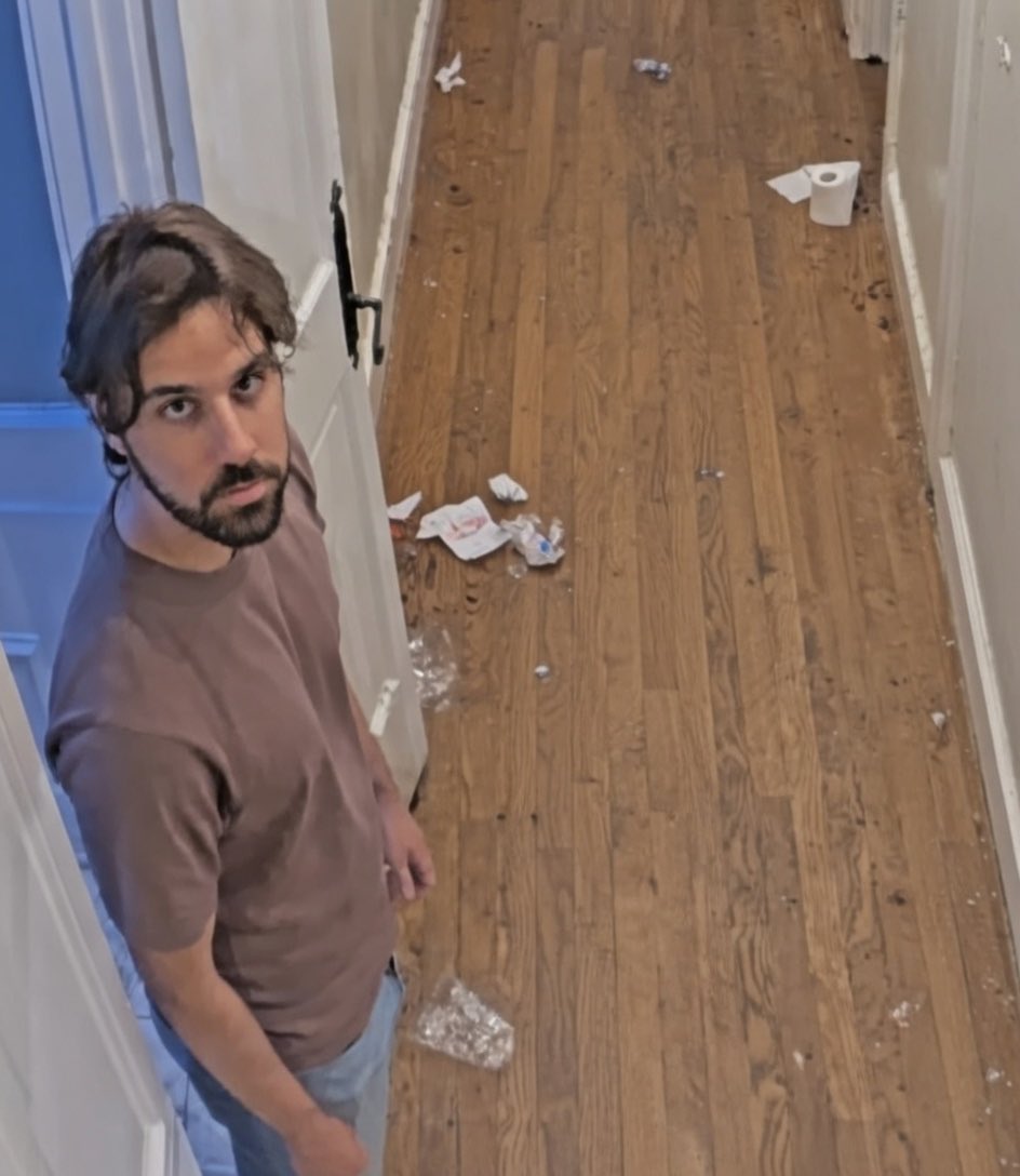 BasedBjork's tweet image. Um @WIRED hello???? One of your journalists is caught clear as day in recently released home security footage looking guilty af right at the time a rape occured at this house party. Who do I need to speak to about this??????? #wired #wiredrape #coverup #fishtanklive