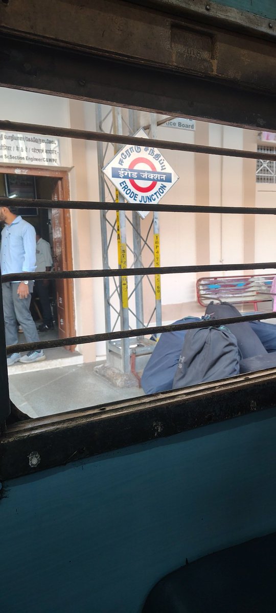 csjagadeesan's tweet photo. @GMSRailway there is an error in the Hindi version displayed at Erode Junction.
The same may be corrected please. https://t.co/WsLDwW5Kk5