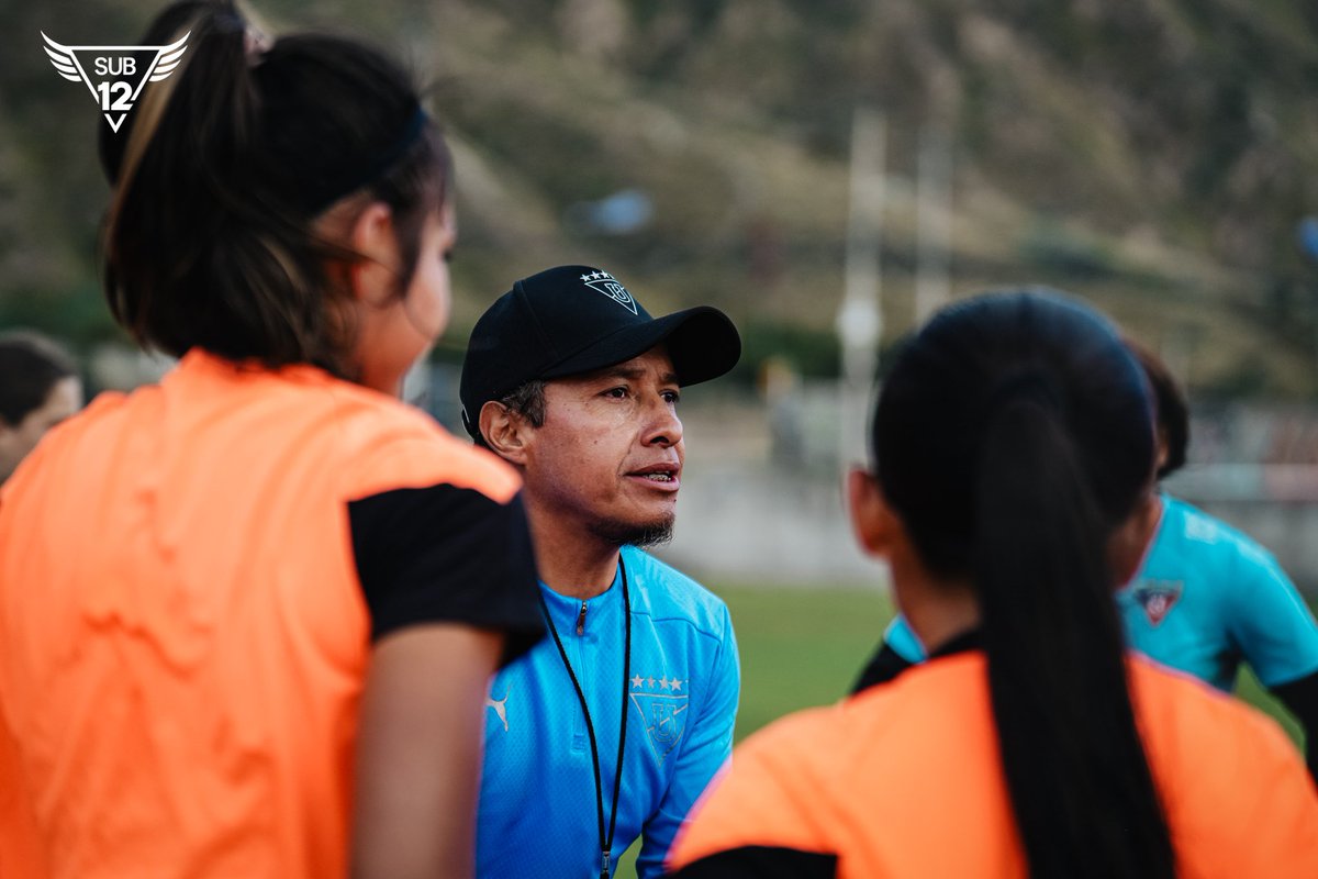 GuerrerasLDU's tweet photo. U16 | ¡No perdemos el ritmo! Hoy tuvimos partido amistoso frente a #LIGAAcademyXMC 🤝

#MiniGuerreras #VamosLIGA #FormativasLDU https://t.co/8D2RF47yDr