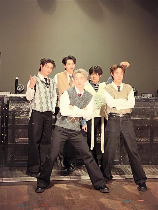 Baby Back In Line tweet media