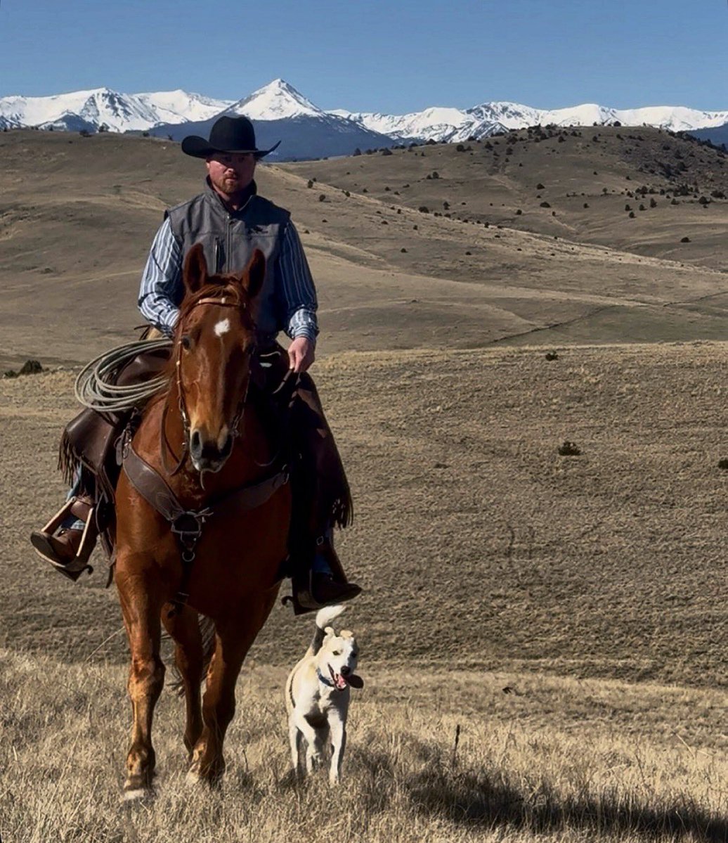 Jeremy_Rich12's tweet image. This cowboy life is the only thing I know..and all I ever want….A horse, pup and riding off into the mountains! 🏔️🙌🏻

#cowboys #western #hyerboots #cowboyhardware #prohats