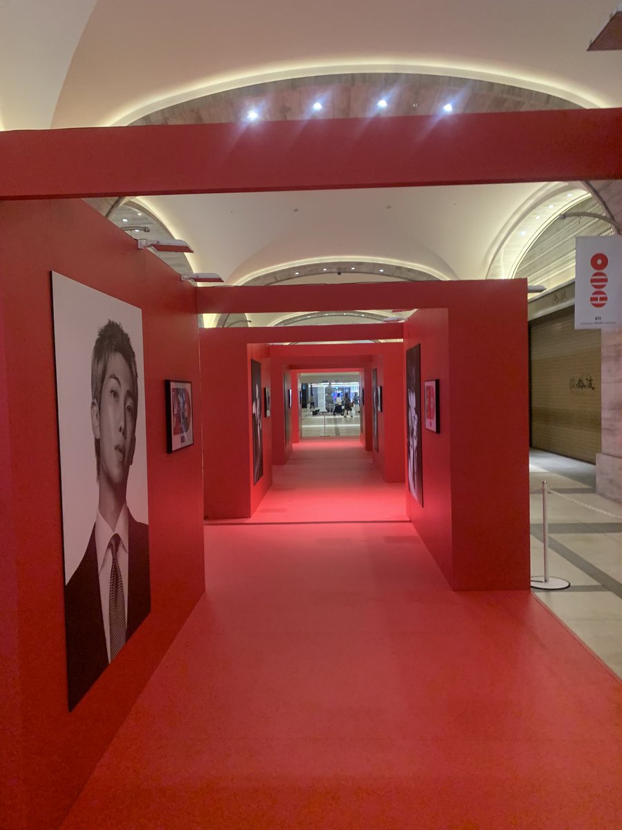 akkodorleac's tweet photo. 会社帰りに日比谷ミッドタウン通ったら、バンタンの展示全然人がいなくていっぱい写真撮れた🥹 https://t.co/TO2Su2YLzg