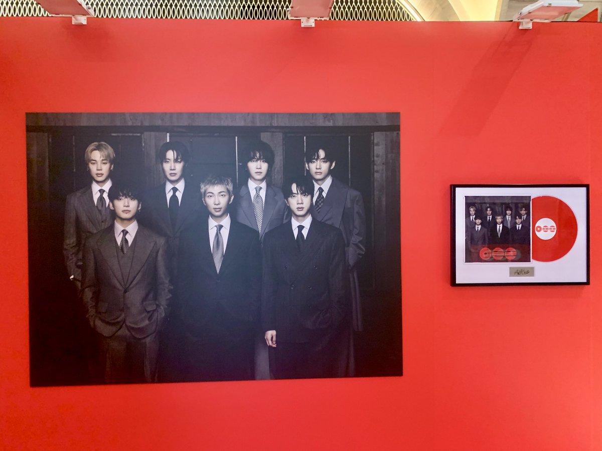 akkodorleac's tweet photo. 会社帰りに日比谷ミッドタウン通ったら、バンタンの展示全然人がいなくていっぱい写真撮れた🥹 https://t.co/TO2Su2YLzg