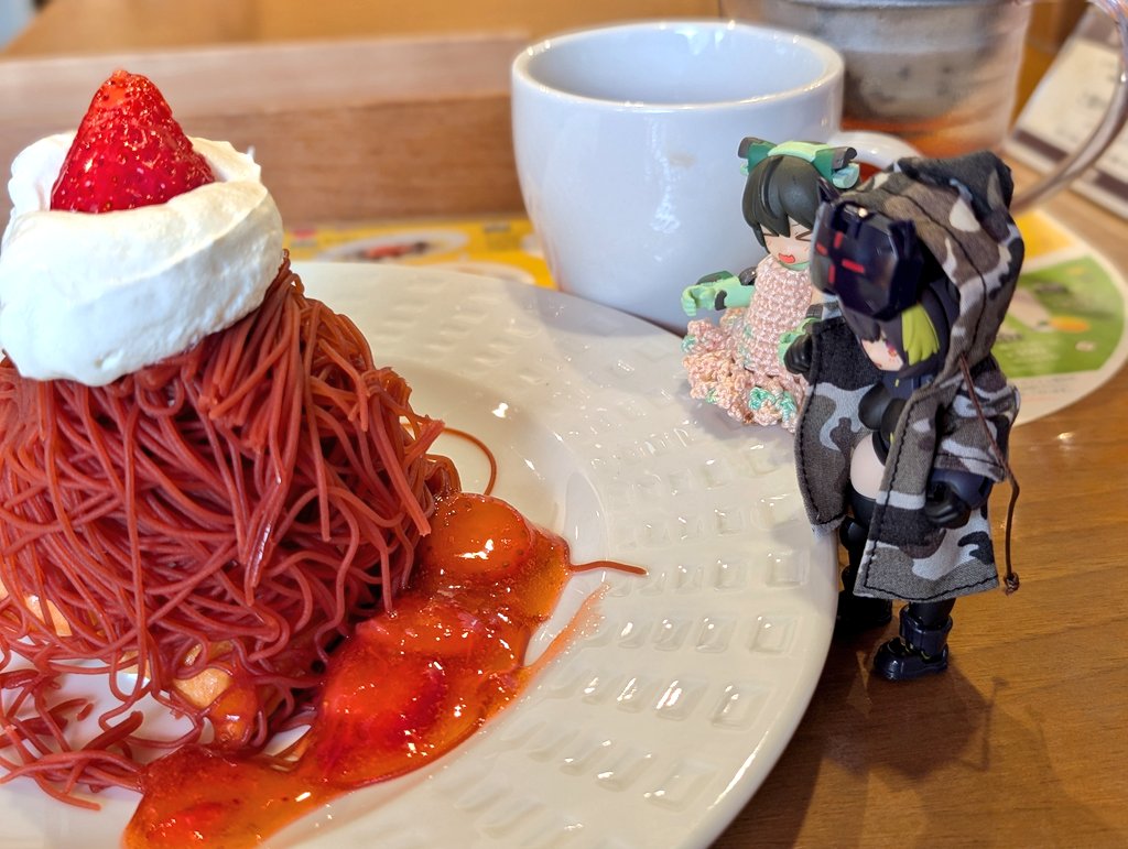 fakatayan's tweet image. 甘いのもは別腹なのだ！
#デスクトップアーミー
#DTA