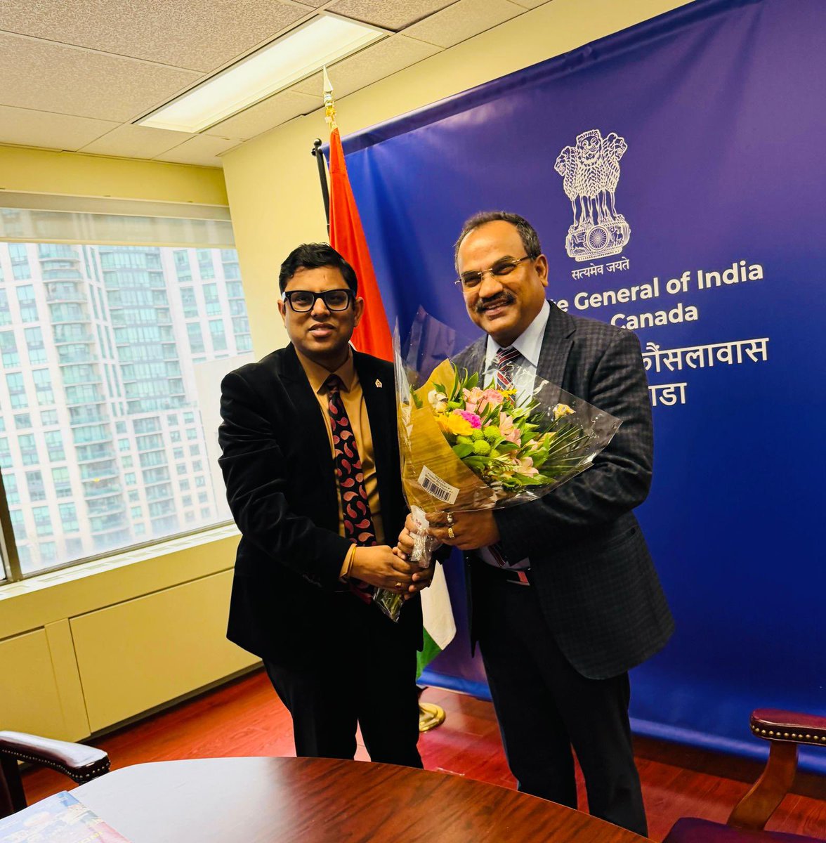 IndiainToronto's tweet photo. President and Board Members of Indo-Canada Chamber of Commerce (ICCC) met Consul General @MahavirSinghvii and briefed him on ICCC’s recent trade Mission to India. They also exchanged ideas on ongoing initiatives of ICCC. Consul General shared his vision for deeper engagement, stronger institutional partnerships and enhanced trade facilitation to strengthen India-Canada economic relations.

@HCI_Ottawa @MEAIndia @IndianDiplomacy @DoC_GoI @IndoCanadaCC