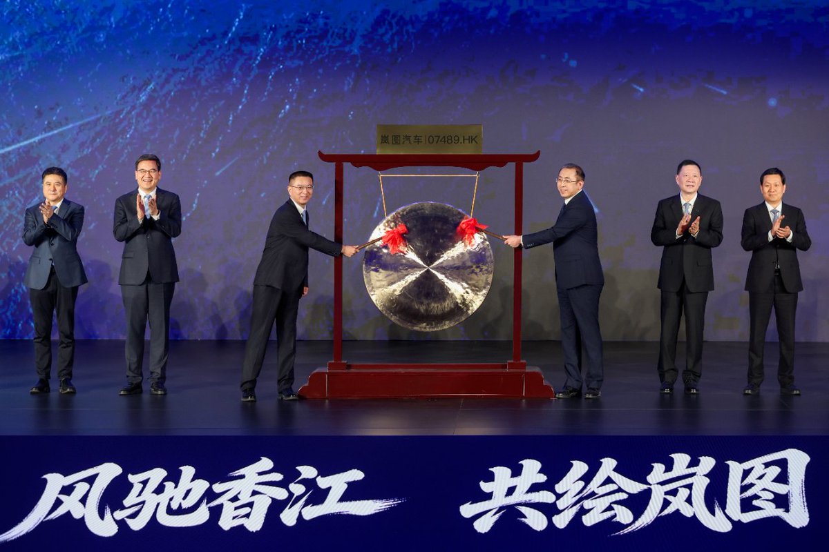 IvyYu12372342's tweet photo. At the 2026 #GUCC in Beijing, the "#China Unicorns Development Report" was released. Among 416 companies on the list, 10 were from #Hubei Province,including 9 subsidiaries of #WHIIIH and its affiliated #Wuhan Fund, including #EXPACE, #Siengine, #VOYAH, #DCG👍👍👍 https://t.co/9sbWAD4nki