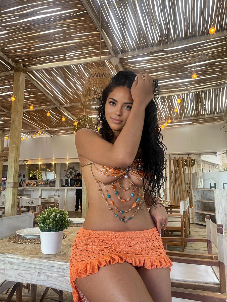 Izzy 🖤 tweet media