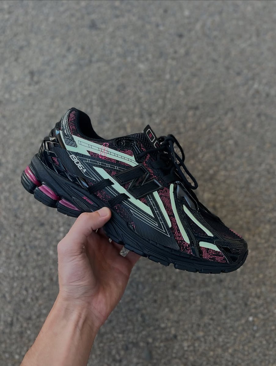 JustFreshKicks's tweet photo. New Balance 1906A 'Black/Dragon Berry’ on sale for $129.98

https://t.co/VmnSVtzmYe https://t.co/FBsjPW1Dxd