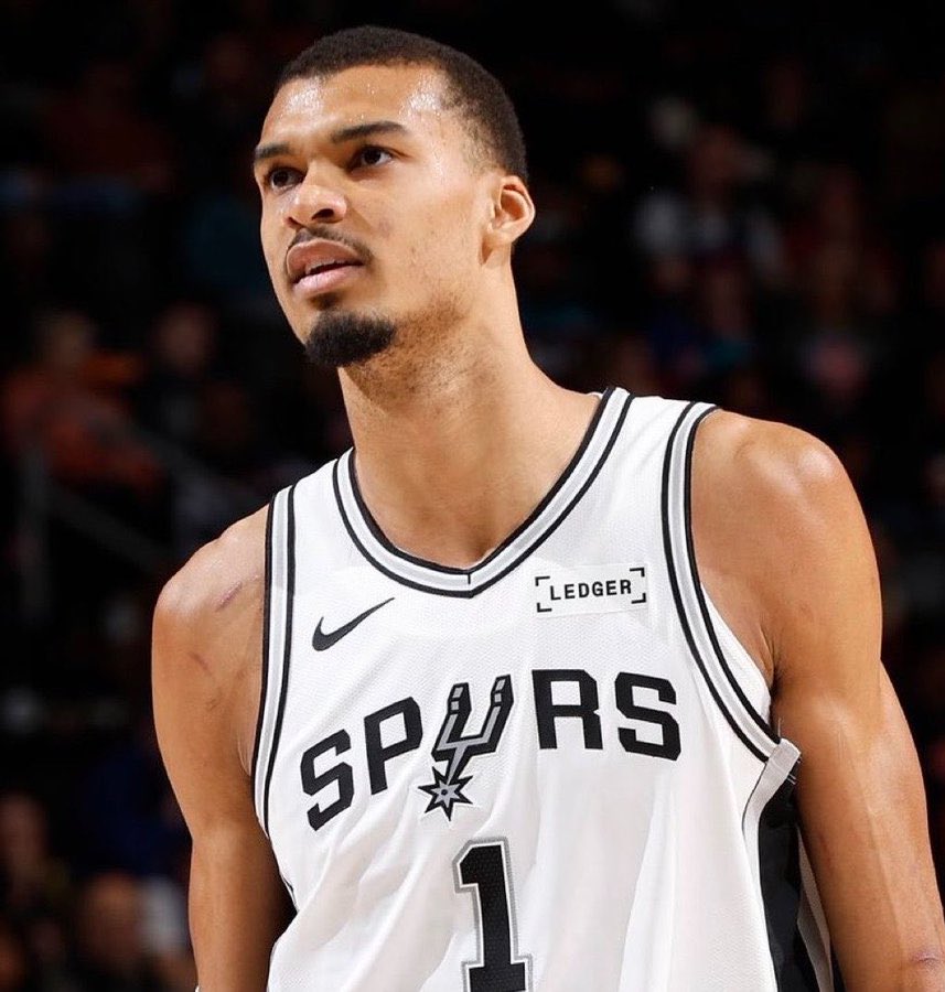 TheLeadSM's tweet photo. Wemby over his last 5 games: 

- 34.6 PPG 
- 14.0 RPG
- 3.2 BPG
- 62/36/89 splits 
- 73% true shooting

He did that playing 28 minutes a night 🤯 https://t.co/ZkCytfT3IY